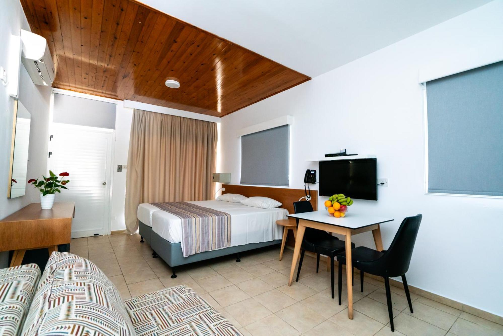 Ferienwohnung Helios 2 Paphos Exterior foto